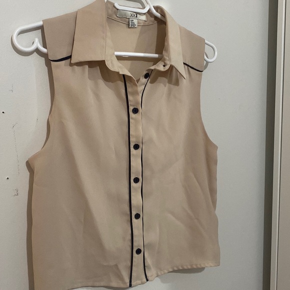 Forever 21 button up sleeveless top - Picture 2 of 4